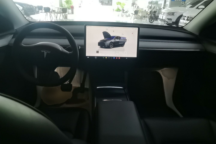 Tesla Model Y 2024 #10 Tesla Model Y 2024 immagine di auto #10