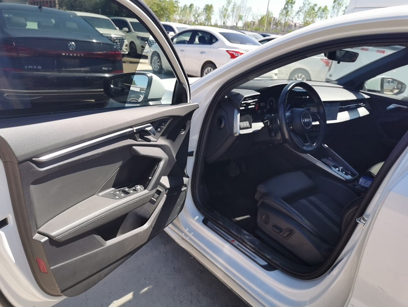 Audi A3 2023 immagine di auto #2