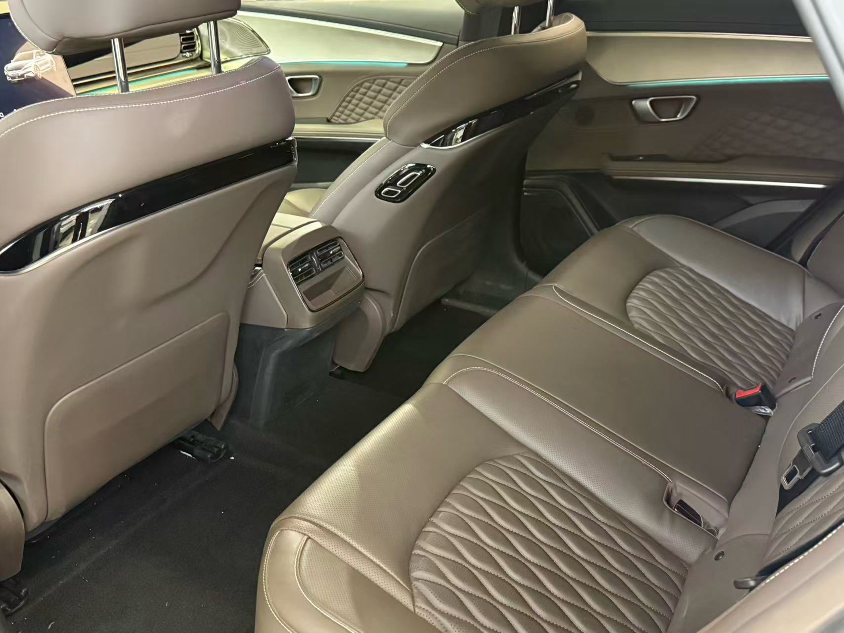 BYD Han 2023 #3 BYD Han 2023 car image #3