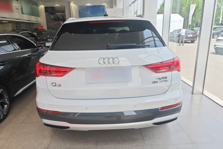 Audi Q3 2021 car image #6