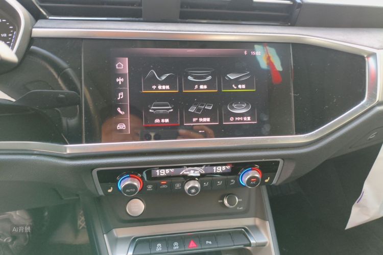 Audi Q3 2019 car image #15