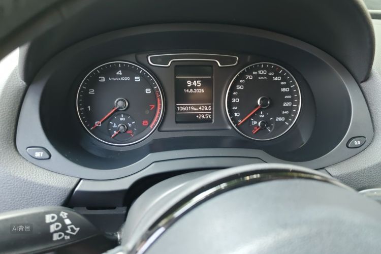 Audi Q3 2015 car image #13