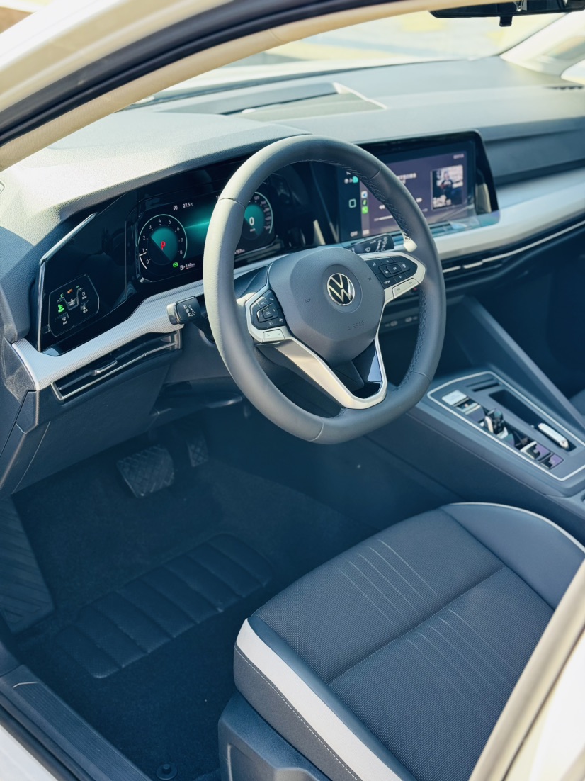 Volkswagen Golf 2023 car image #3