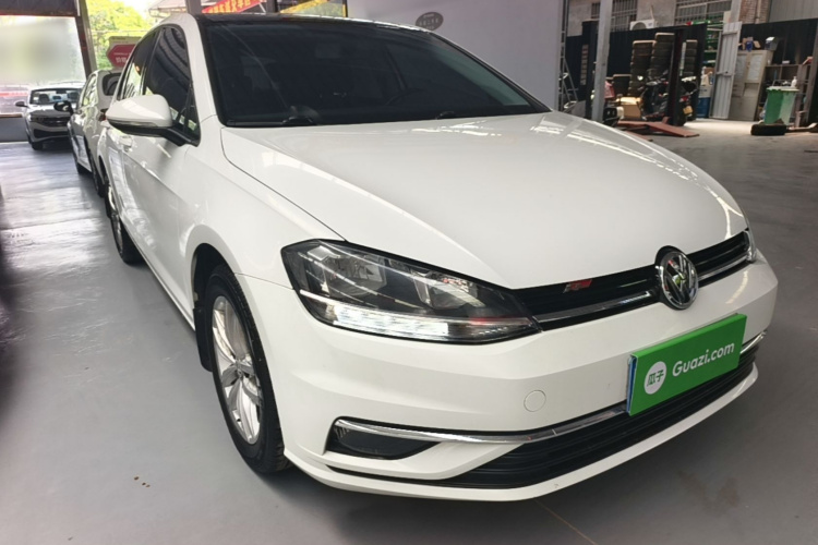 Volkswagen Golf 2019 car image #4