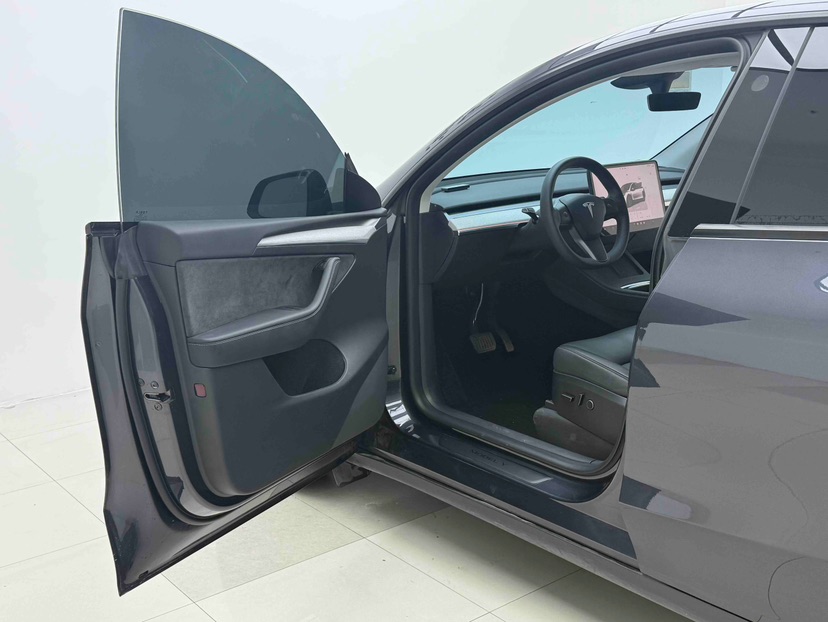 Tesla Model Y 2024 #4 Tesla Model Y 2024 car image #4