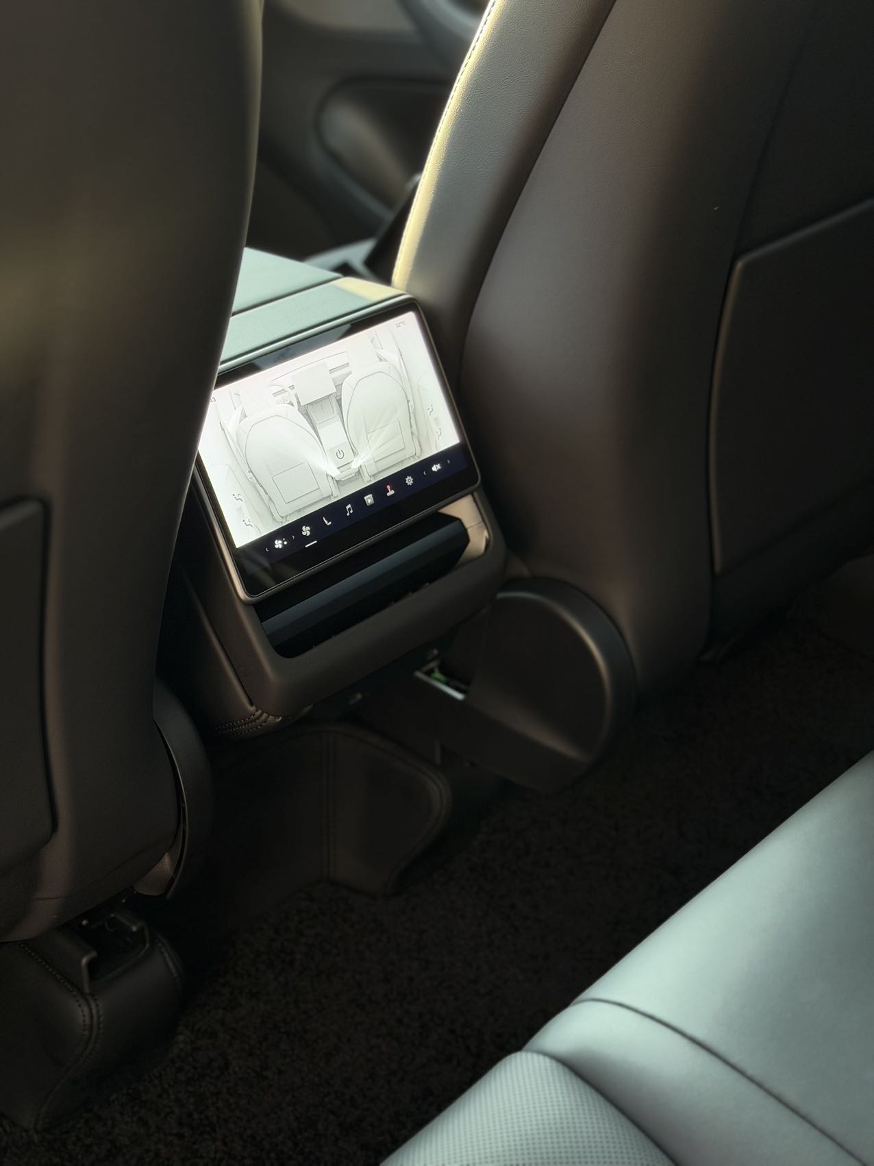 Tesla Model Y 2025 #6 Tesla Model Y 2025 car image #6