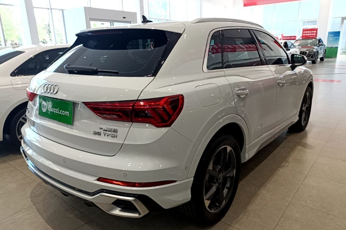Audi Q3 2024 car image #2