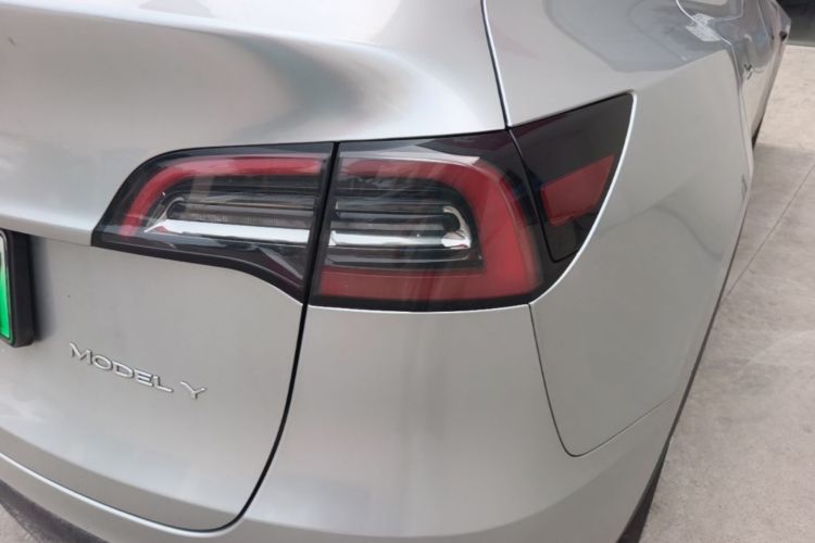 Tesla Model Y 2024 #8 Tesla Model Y 2024 car image #8