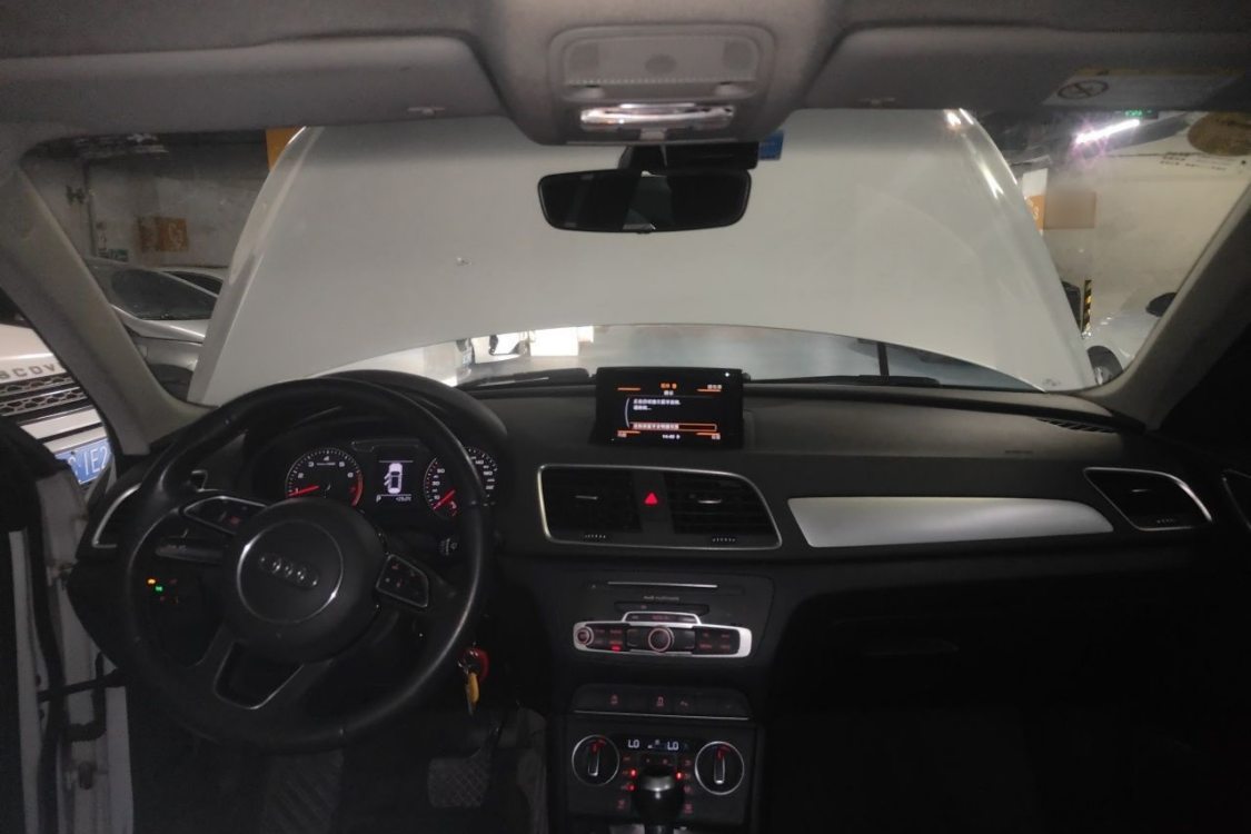 Audi Q3 2018 car image #23