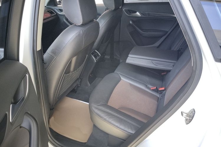 Audi Q3 2017 car image #17