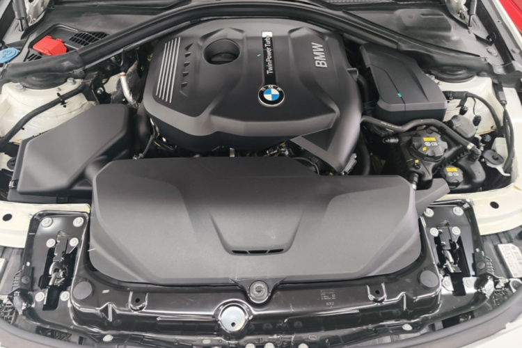 BMW 3 Series 2019 car image #20