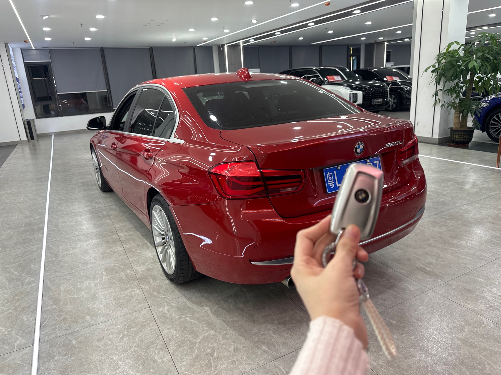 BMW 3 Series 2018 #4 BMW 3 Series 2018 car image #4