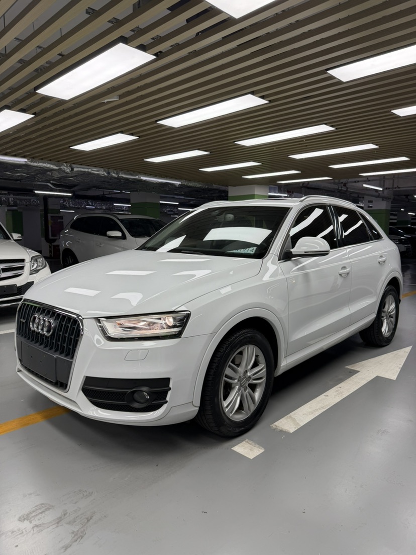 Audi Q3 2015 Audi Q3 2015 immagine di auto