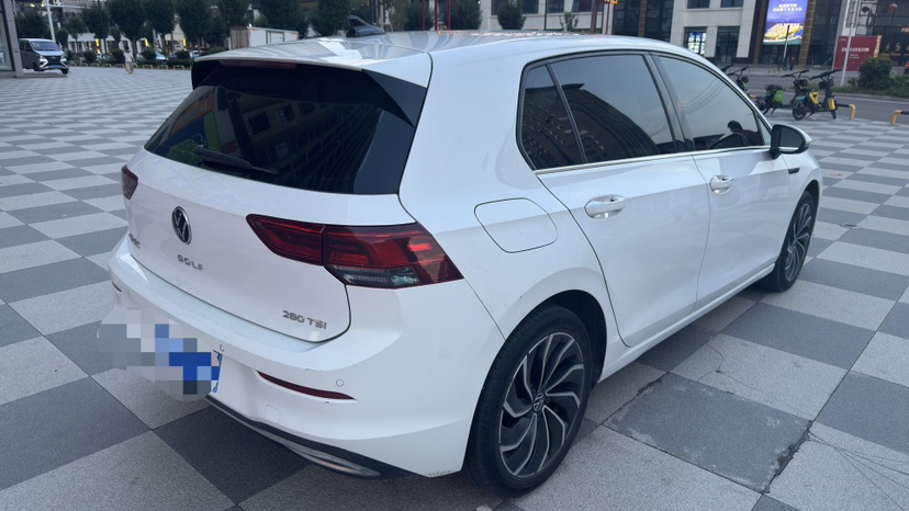 Volkswagen Golf 2021 car image #4