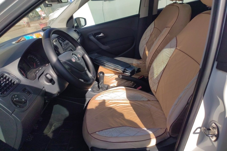 Volkswagen Polo 2016 car image #15