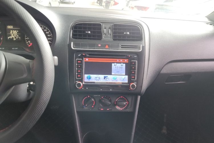 Volkswagen Polo 2018 car image #13