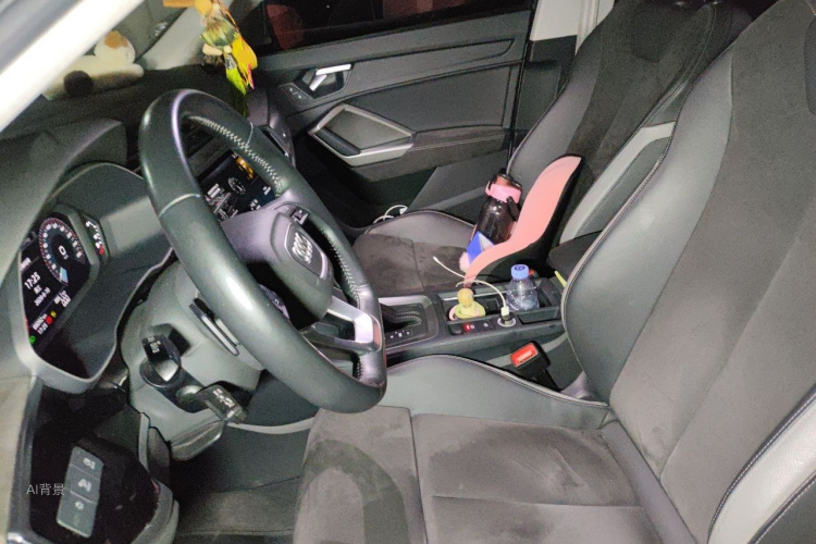 Audi Q3 2022 car image #17