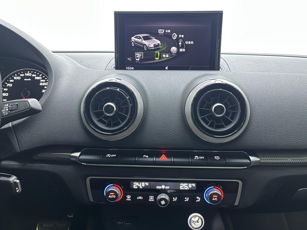 Audi A3 2018 car image #9