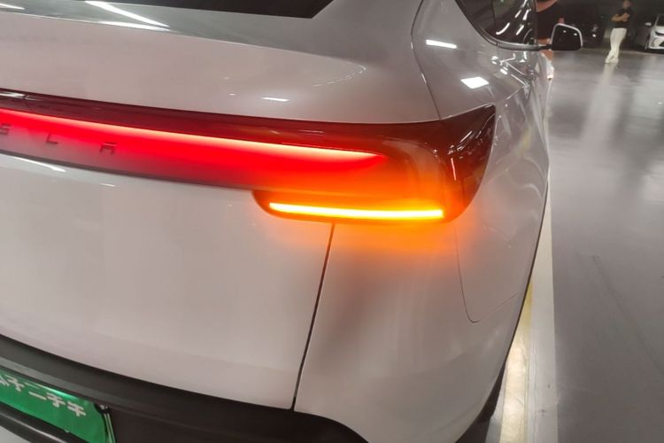 Tesla Model Y 2026 car image #8