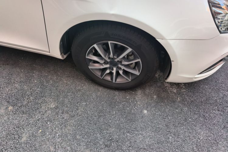 GEELY Emgrand 2019 car image #9