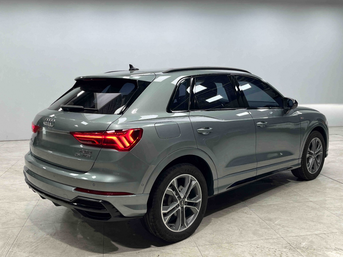 Audi Q3 2023 car image #5