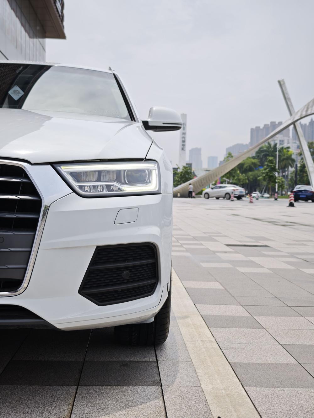Audi Q3 2018 car image #9
