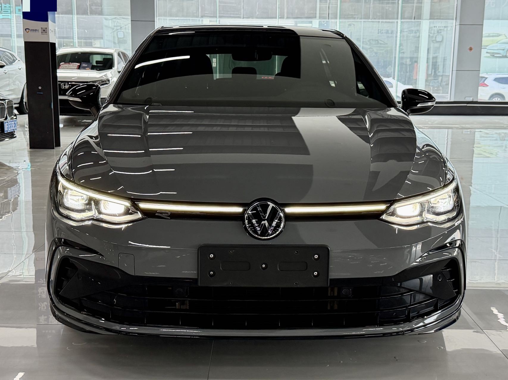 Volkswagen Golf 2023 car image #2