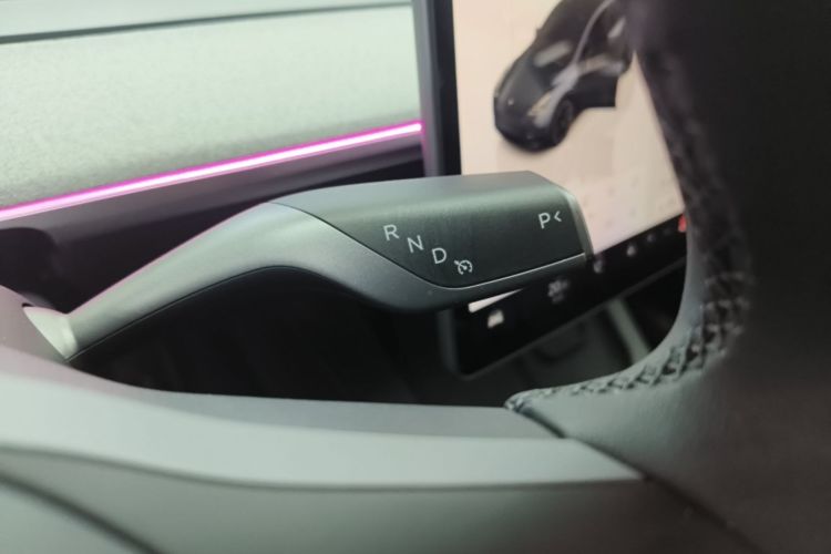 Tesla Model Y 2024 #14 Tesla Model Y 2024 car image #14