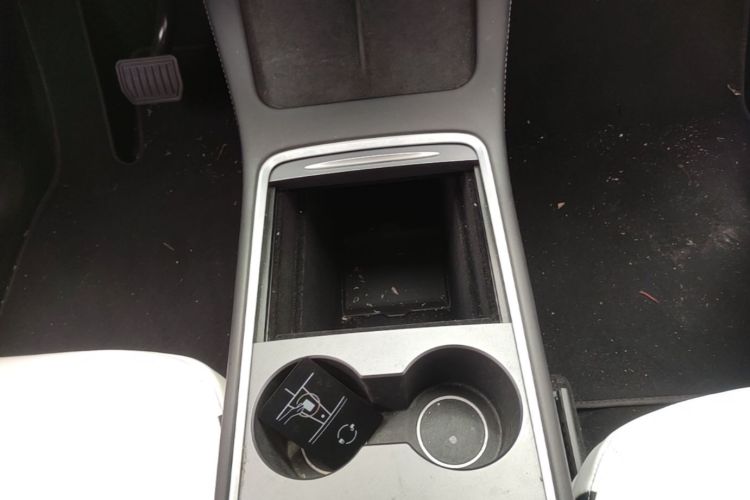 Tesla Model Y 2021 #14 Tesla Model Y 2021 car image #14