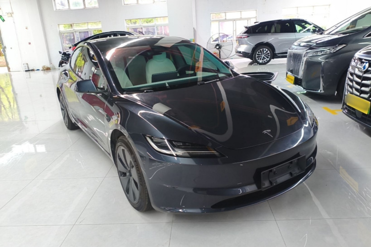 Tesla Model 3 2024 car image #4