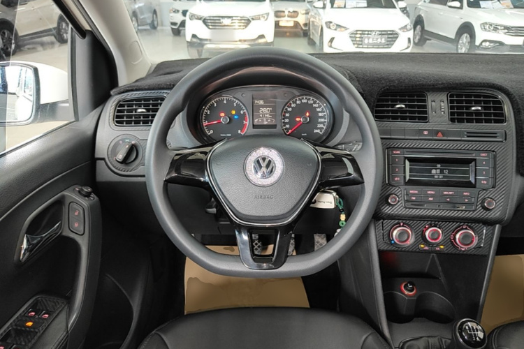 Volkswagen Polo 2015 #11 Volkswagen Polo 2015 car image #11