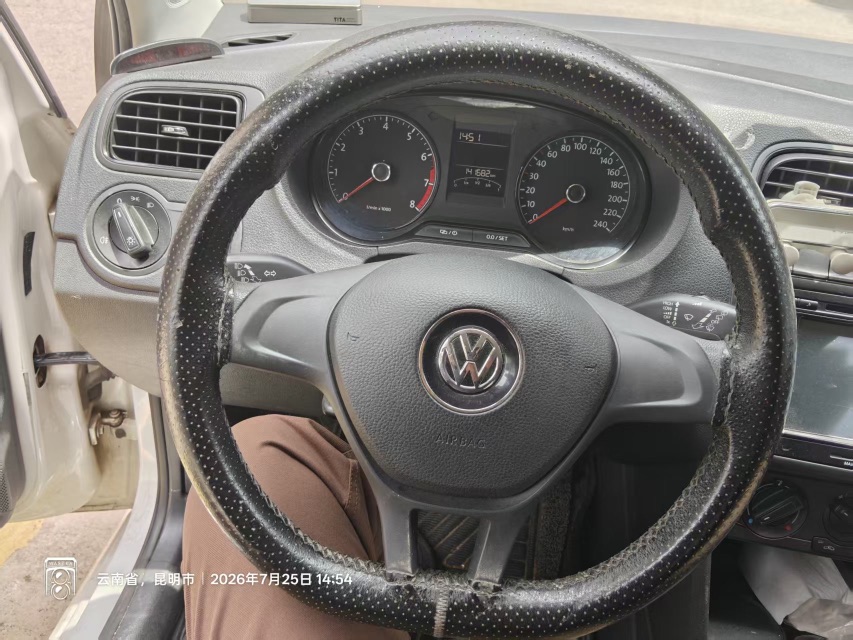 Volkswagen Polo 2014 car image #7