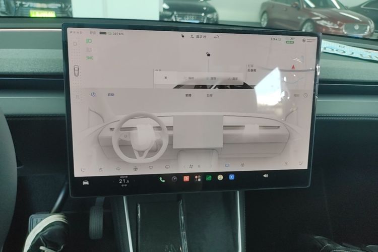 Tesla Model Y 2026 #13 Tesla Model Y 2026 car image #13