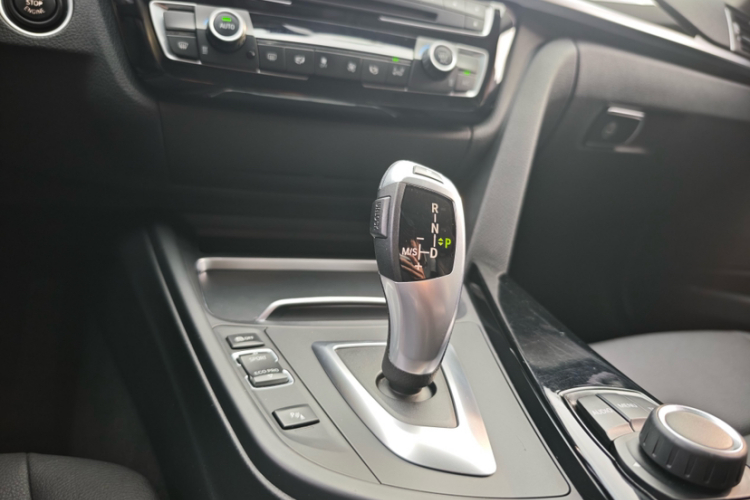 BMW 3 Series 2016 car image #27