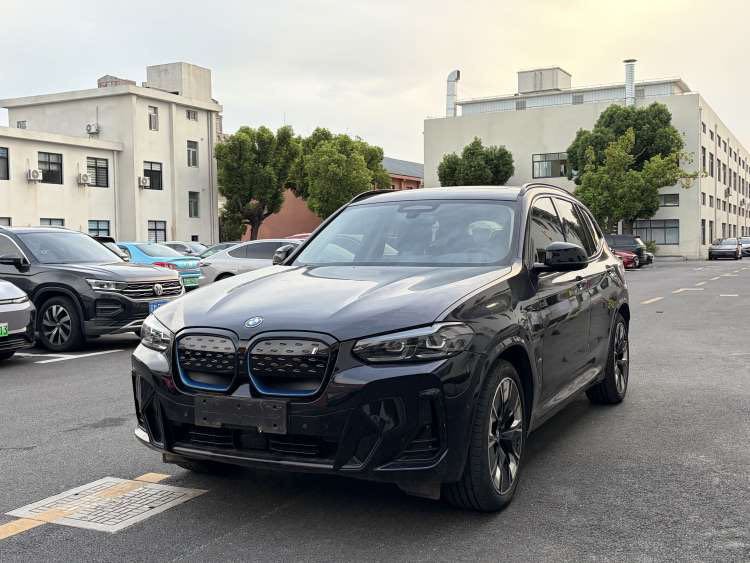 BMW iX3 2022 car image 