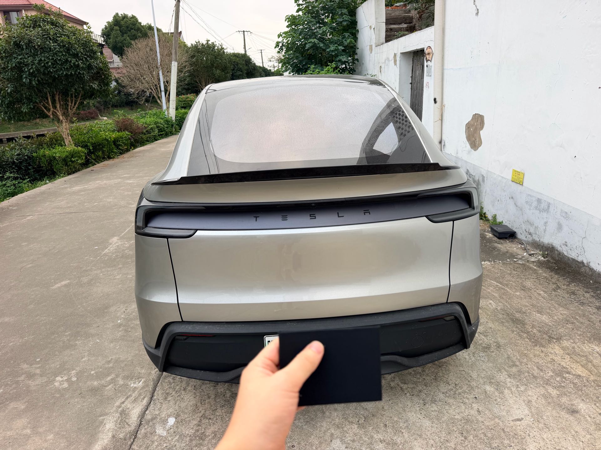 Tesla Model Y L 2026 #6 Tesla Model Y L 2026 car image #6