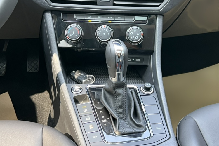 Volkswagen Bora 2024 car image #18