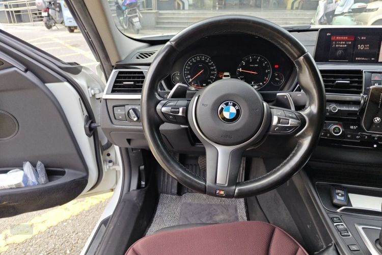 BMW 3 Series 2019 صورة سيارة #12
