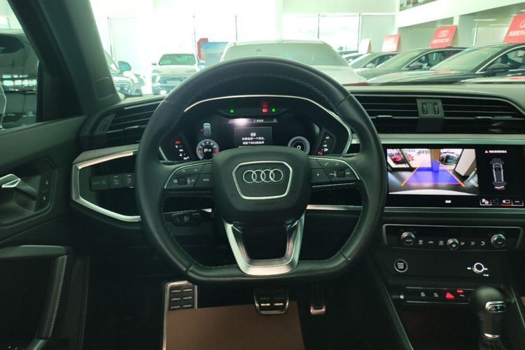 Audi Q3 2023 car image #11