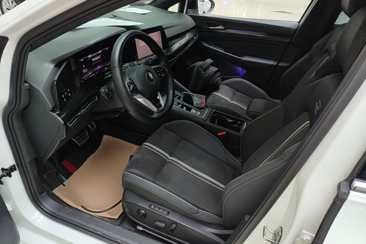 Volkswagen Golf 2024 car image #16