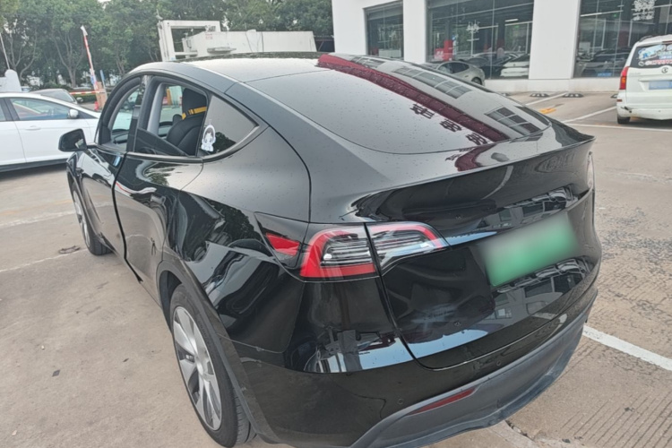 Tesla Model Y 2023 car image #5