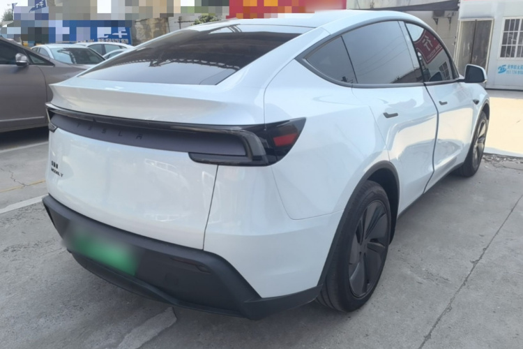 Tesla Model Y 2026 car image #7