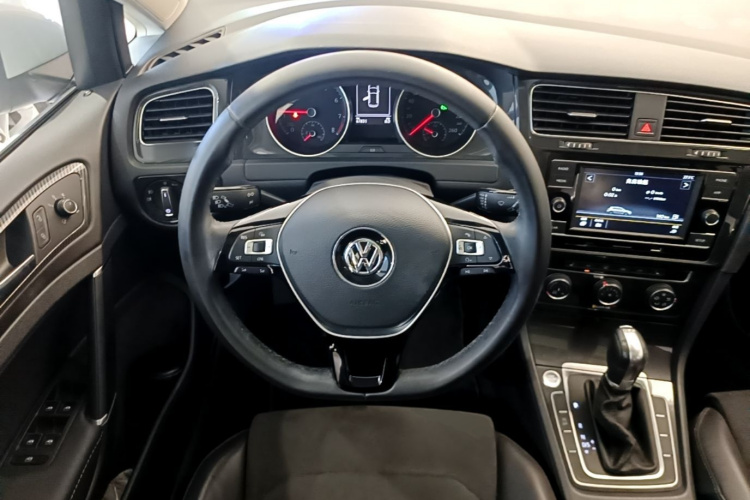 Volkswagen Golf 2018 car image #11