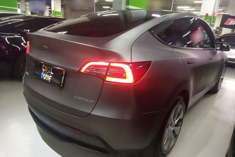 Tesla Model Y 2021 car image #7