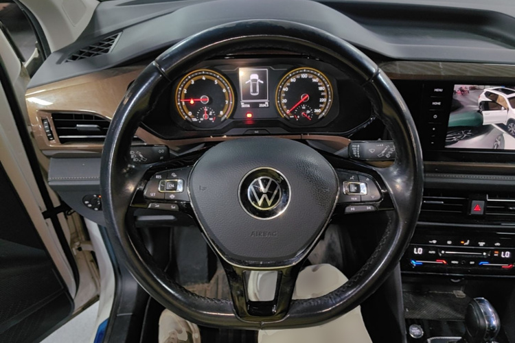 Volkswagen Tharu 2021 car image #11