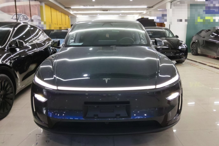 Tesla Model Y 2025 #3 Tesla Model Y 2025 car image #3