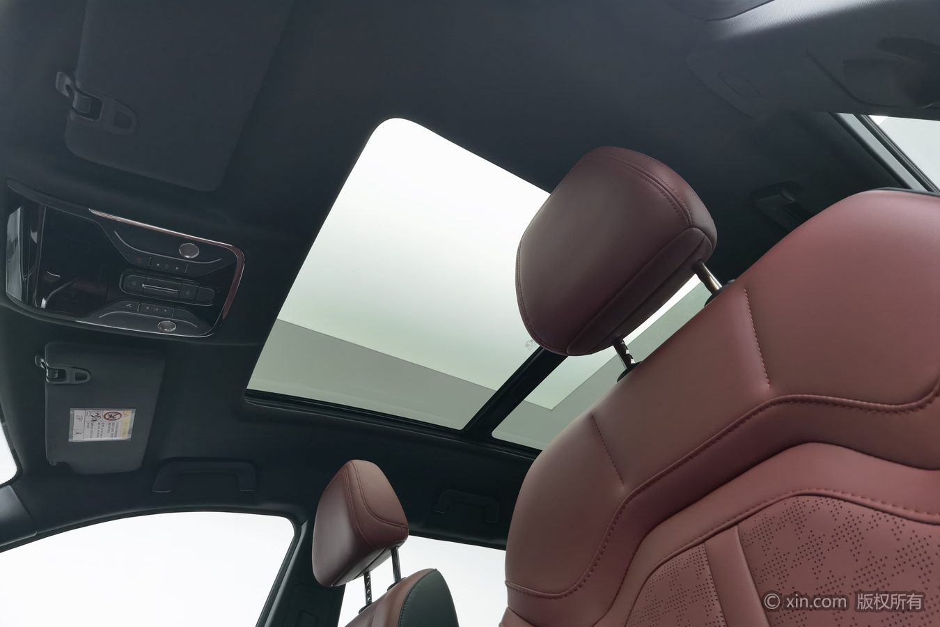 Jetour X70 PLUS 2025 #15 Jetour X70 PLUS 2025 car image #15