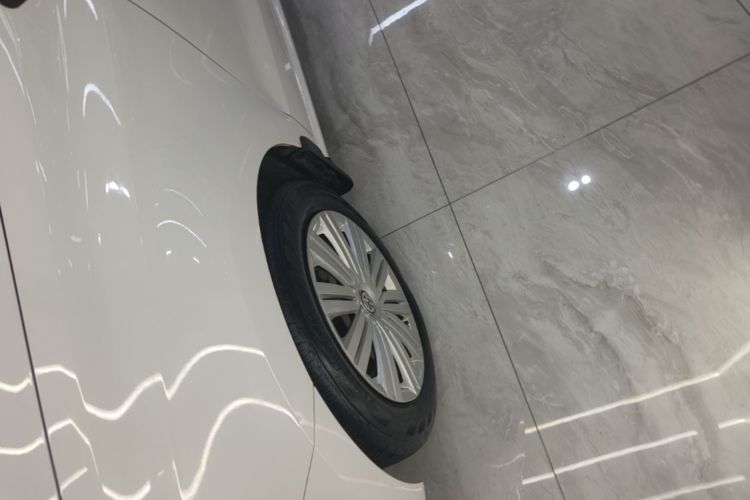 Volkswagen Polo 2017 car image #9
