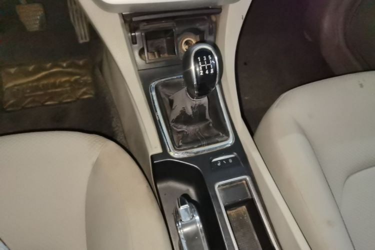 GEELY Emgrand 2015 #18 GEELY Emgrand 2015 car image #18