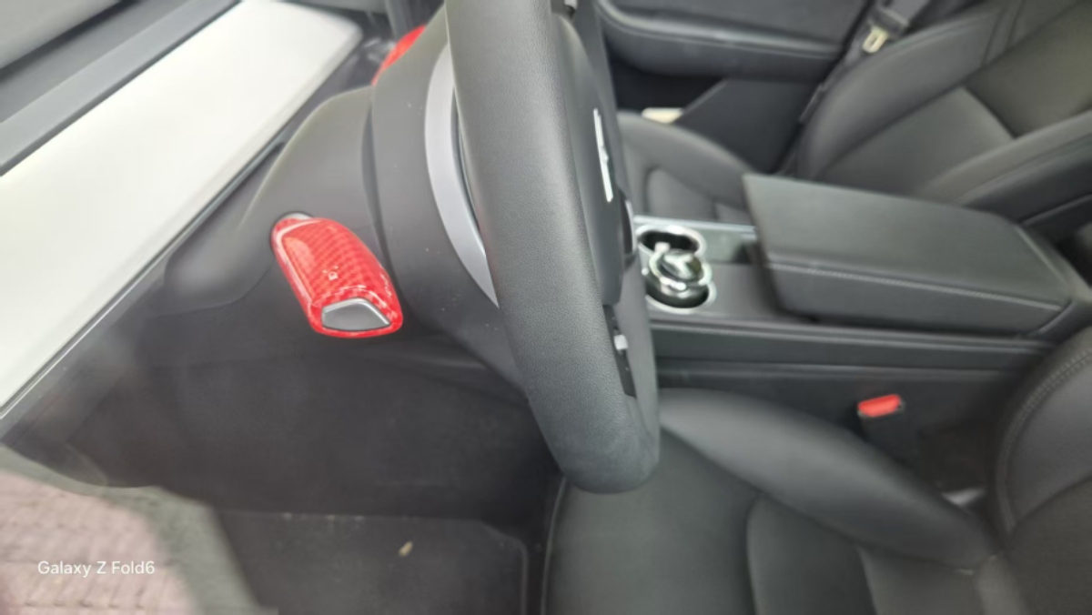 Tesla Model Y 2024 #4 Tesla Model Y 2024 car image #4